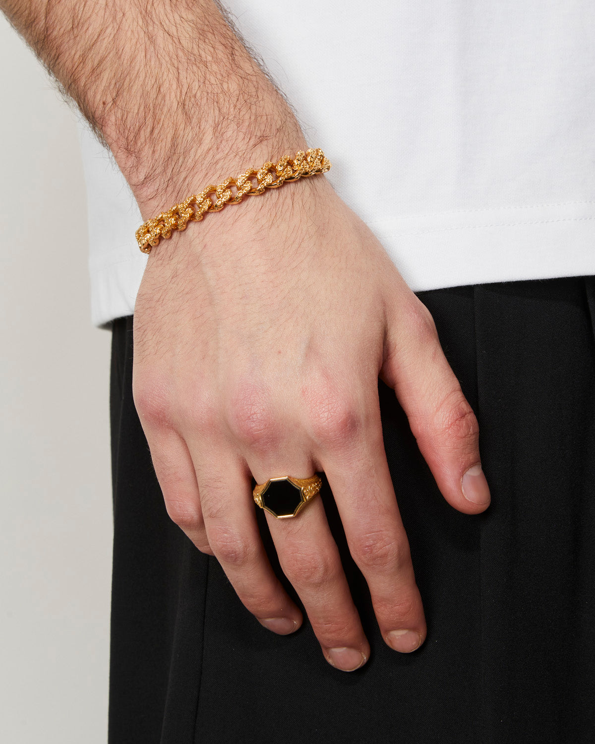 GOLD SIGNET FLOURISH RING