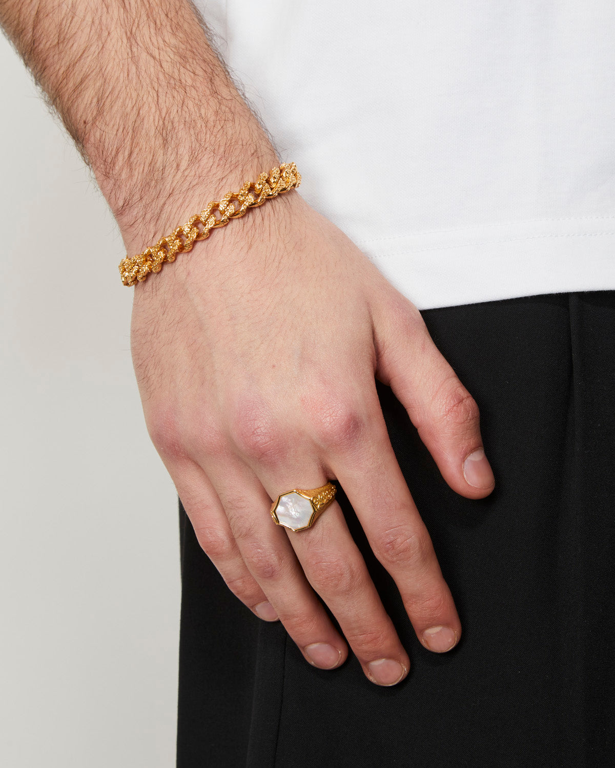 GOLD SIGNET FLOURISH RING