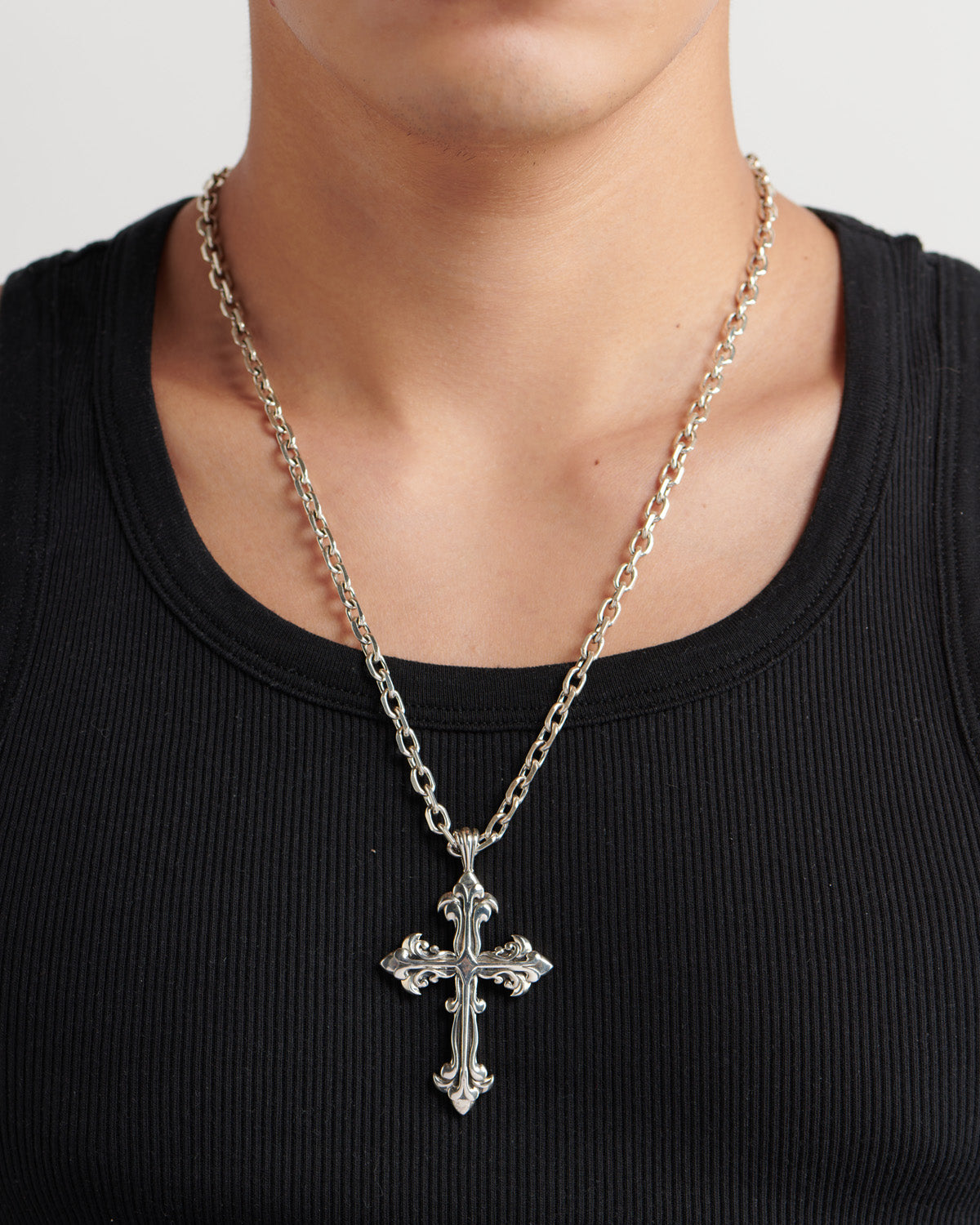 LARGE AVELLI CROSS NECKLACE