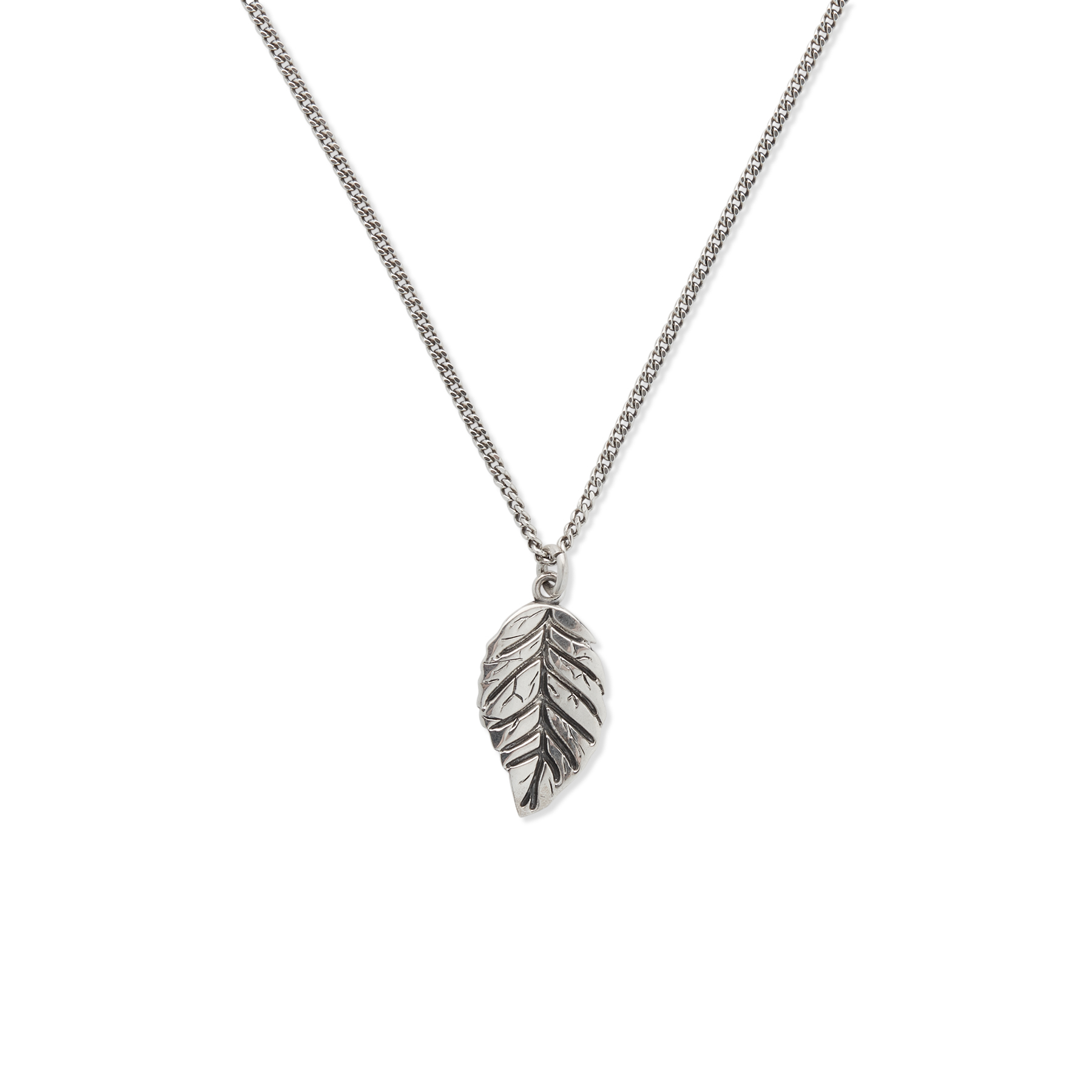 Leaf pendant necklace