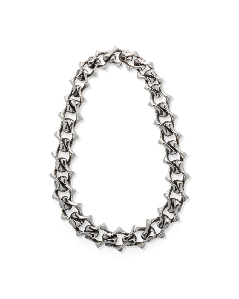 Oversized sharp link chain necklace