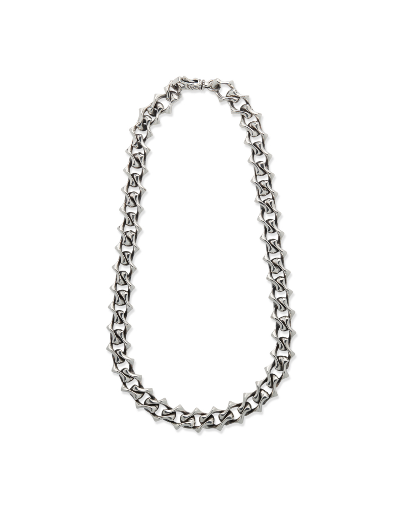 Large sharp link chain necklace