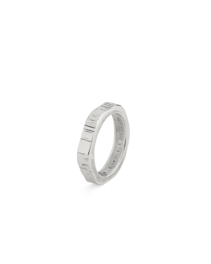 SMALL HAMMERED BAND RING