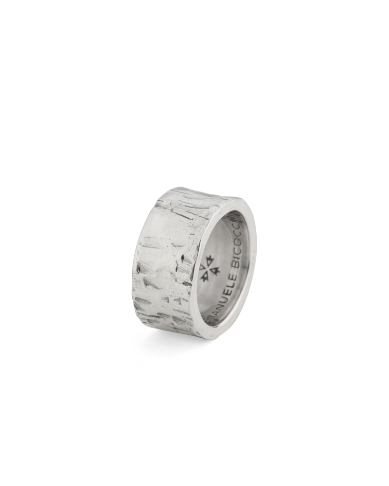 LARGE HAMMERED BAND RING