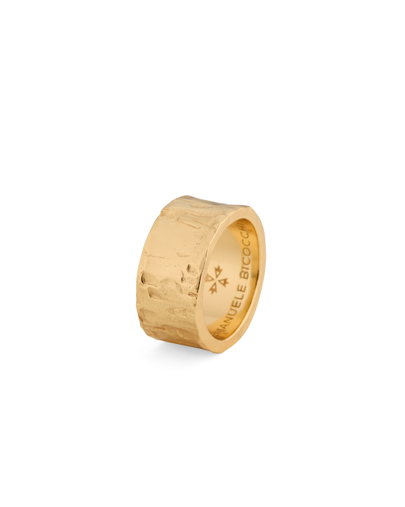 GOLD LARGE HAMMERED BAND RING