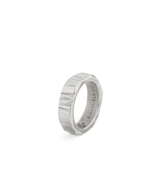 HAMMERED BAND RING