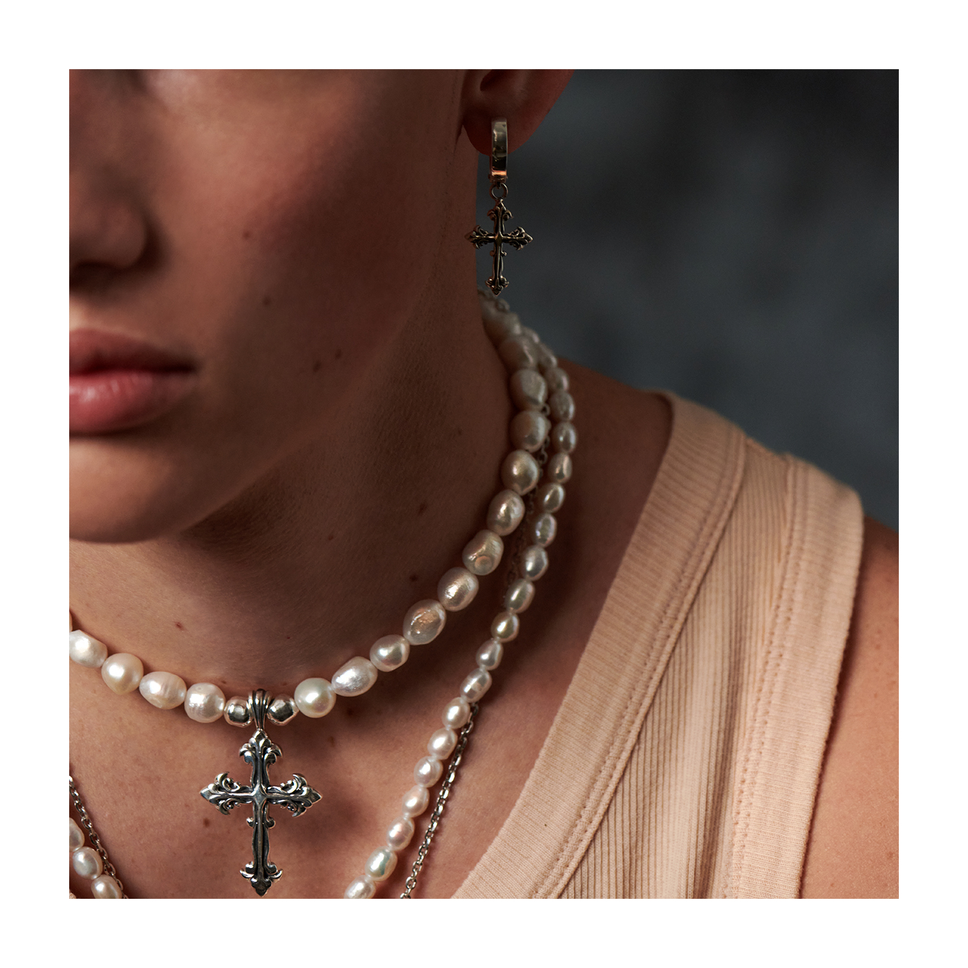 AVELLI CROSS EARRING